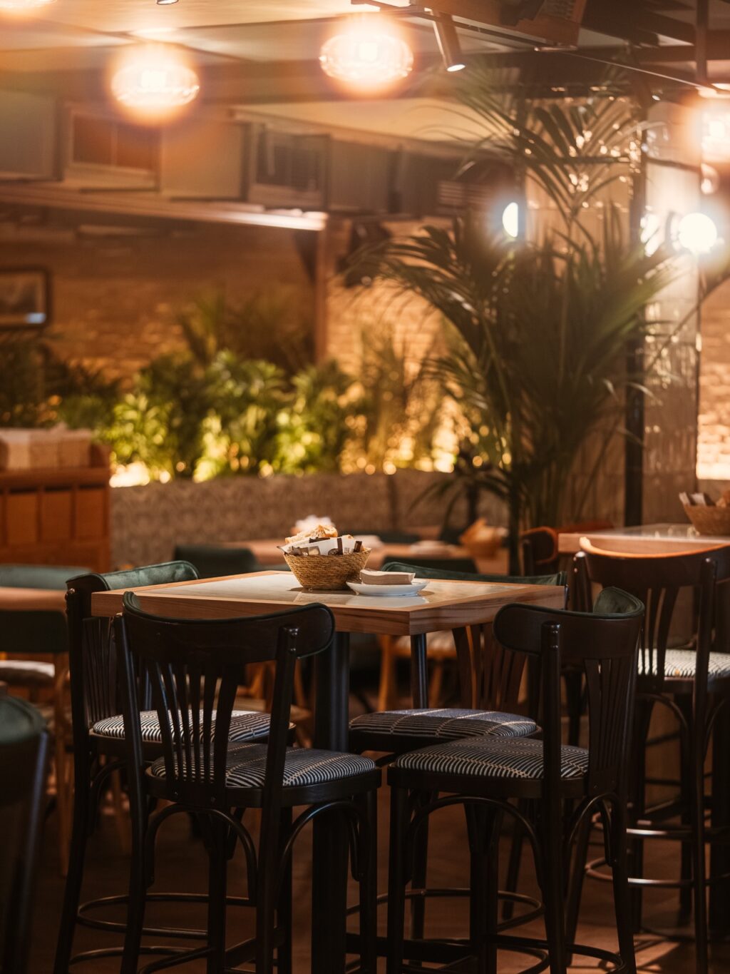 Instagram post from lasabatica_sevilla. This post is in position 1.