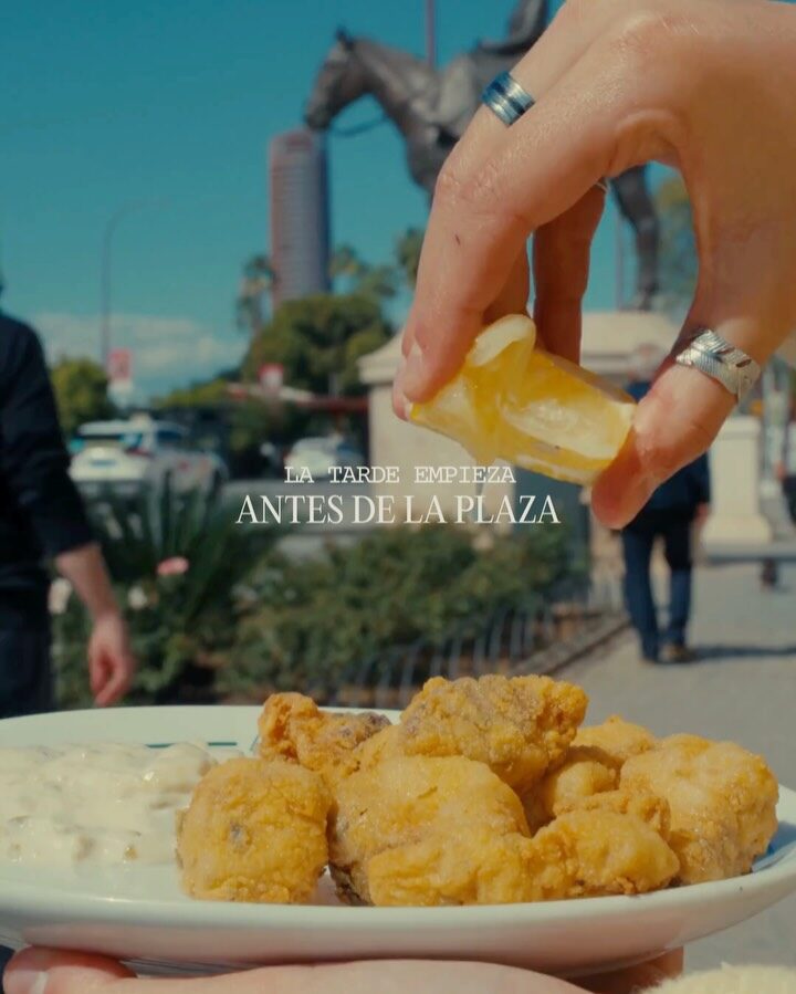 Instagram post from lasabatica_sevilla. This post is in position 2.