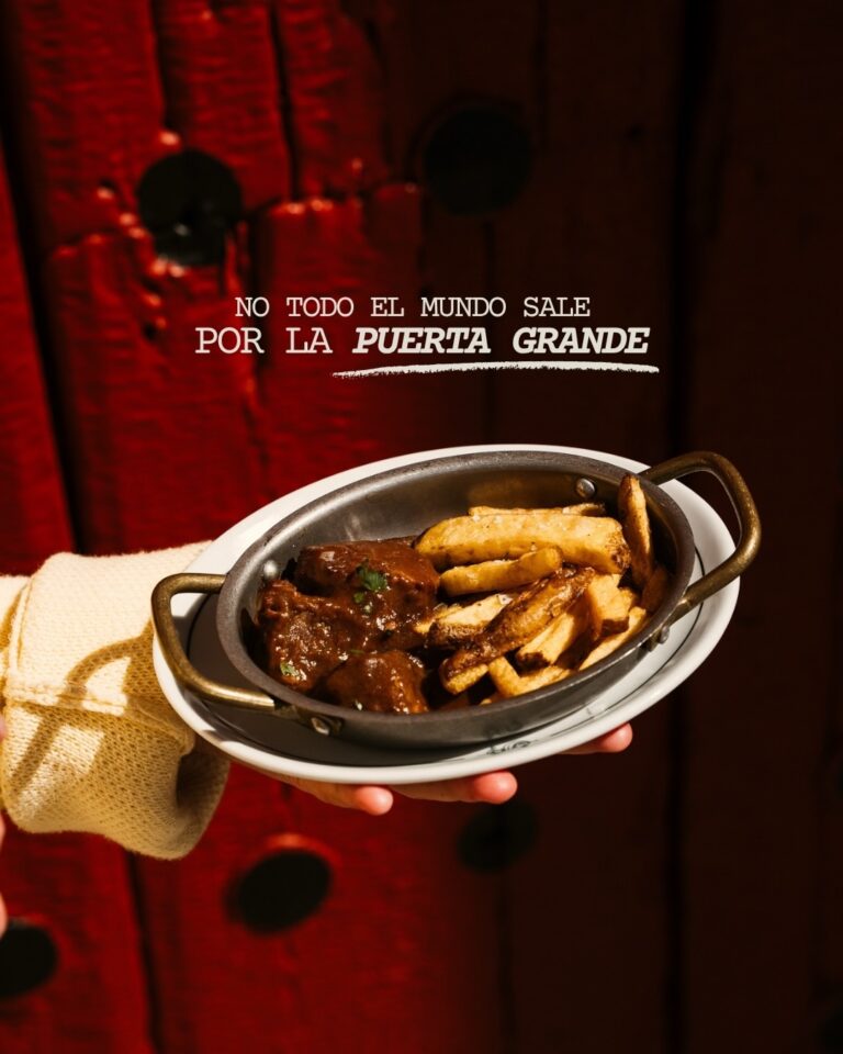 Instagram post from lasabatica_sevilla. This post is in position 3.